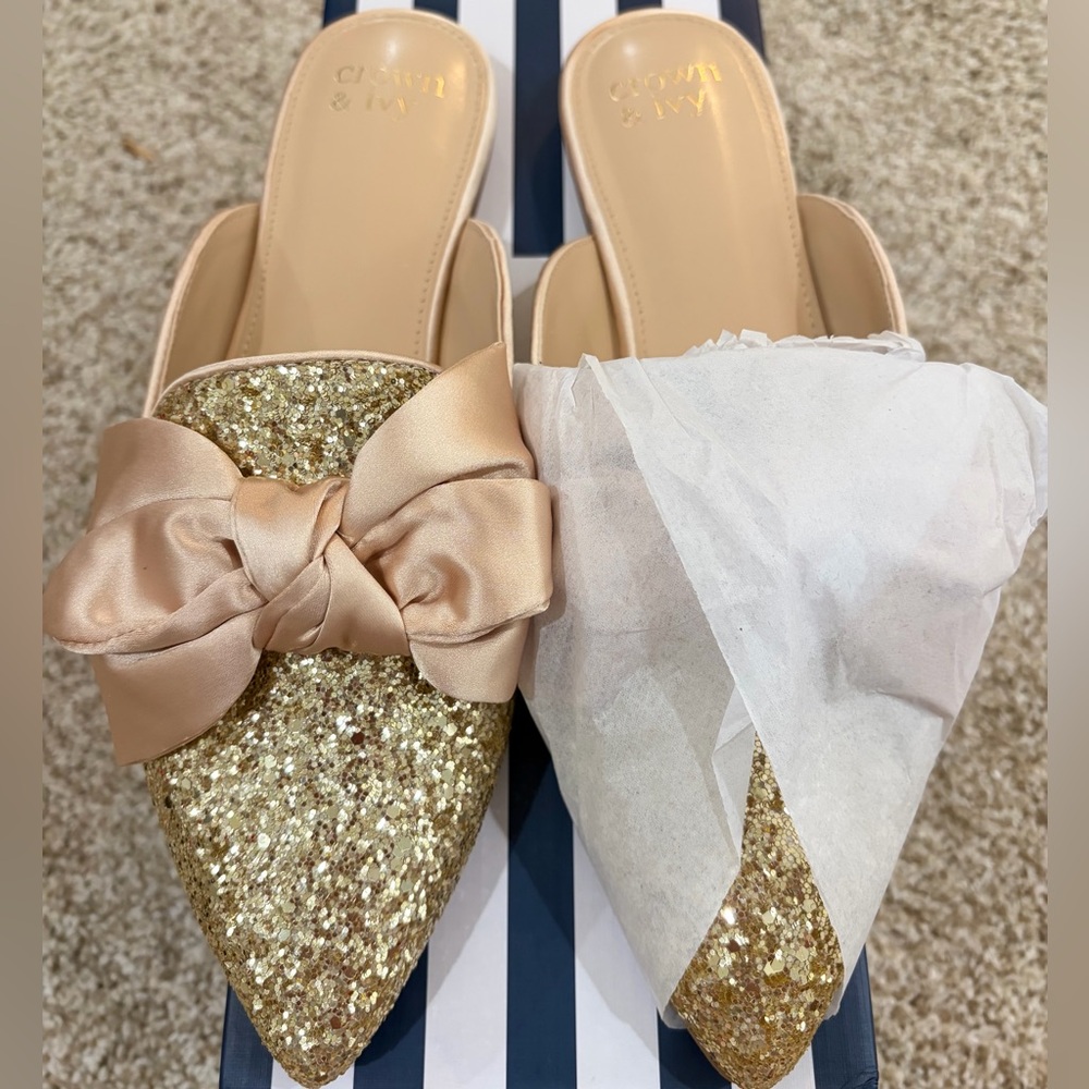 NEW IN BOX SZ 9 crown & ivy Gold Glitter Pointed-Toe Mules with Satin Bow